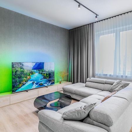 Chalupku - Luxurious Apartment 70M2 In Direct Centrum With Parking Included, Air-Conditioned, Balcony, Quiet Sleep, Best In Town Банска бистрица Екстериор снимка