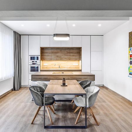 Chalupku - Luxurious Apartment 70M2 In Direct Centrum With Parking Included, Air-Conditioned, Balcony, Quiet Sleep, Best In Town Банска бистрица Екстериор снимка