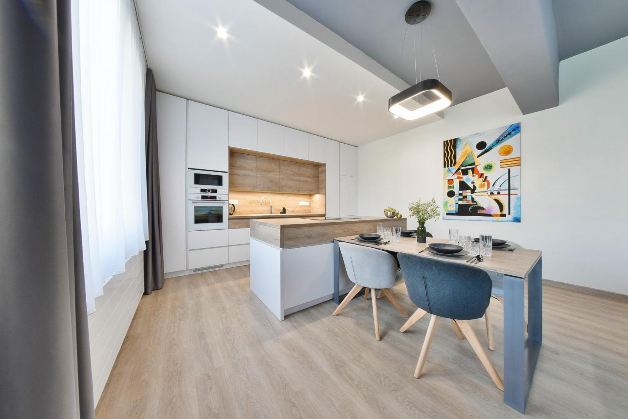Chalupku - Luxurious Apartment 70M2 In Direct Centrum With Parking Included, Air-Conditioned, Balcony, Quiet Sleep, Best In Town Банска бистрица Екстериор снимка
