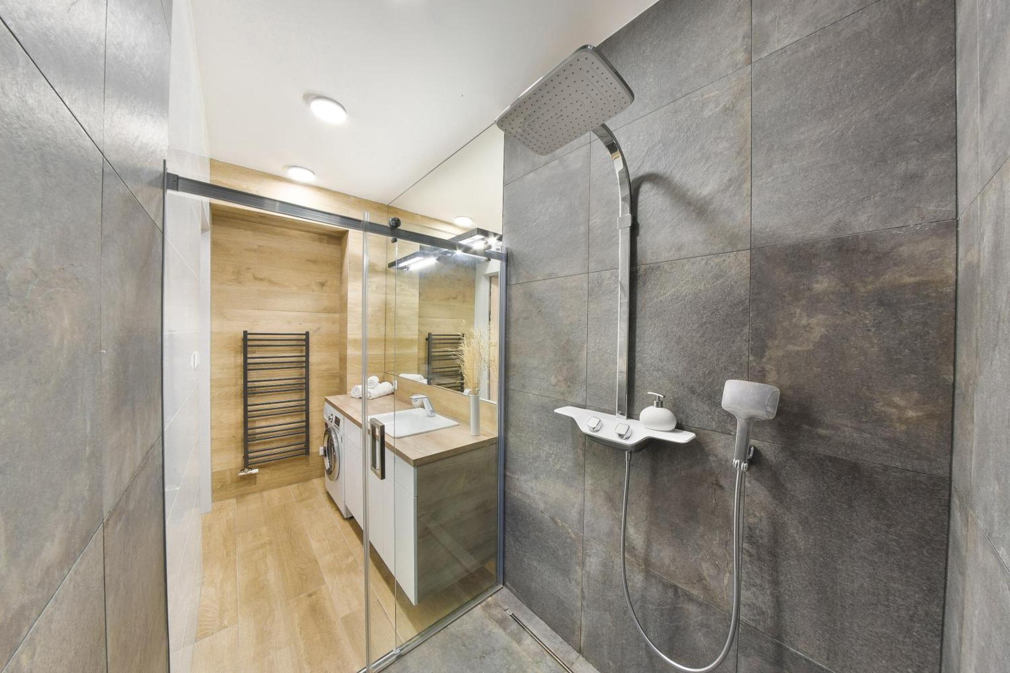 Chalupku - Luxurious Apartment 70M2 In Direct Centrum With Parking Included, Air-Conditioned, Balcony, Quiet Sleep, Best In Town Банска бистрица Екстериор снимка