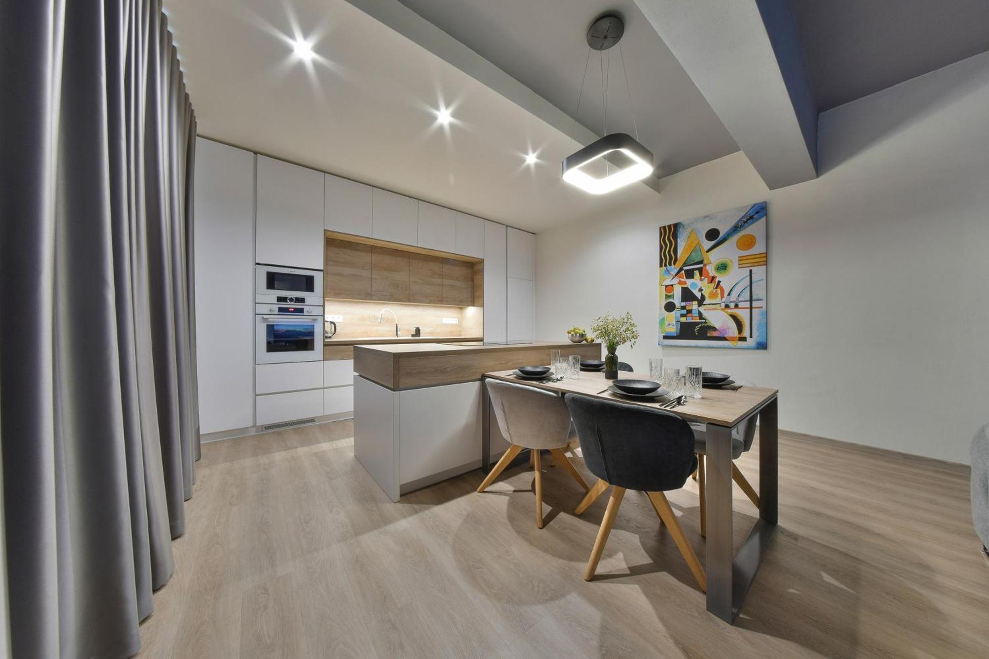 Chalupku - Luxurious Apartment 70M2 In Direct Centrum With Parking Included, Air-Conditioned, Balcony, Quiet Sleep, Best In Town Банска бистрица Екстериор снимка