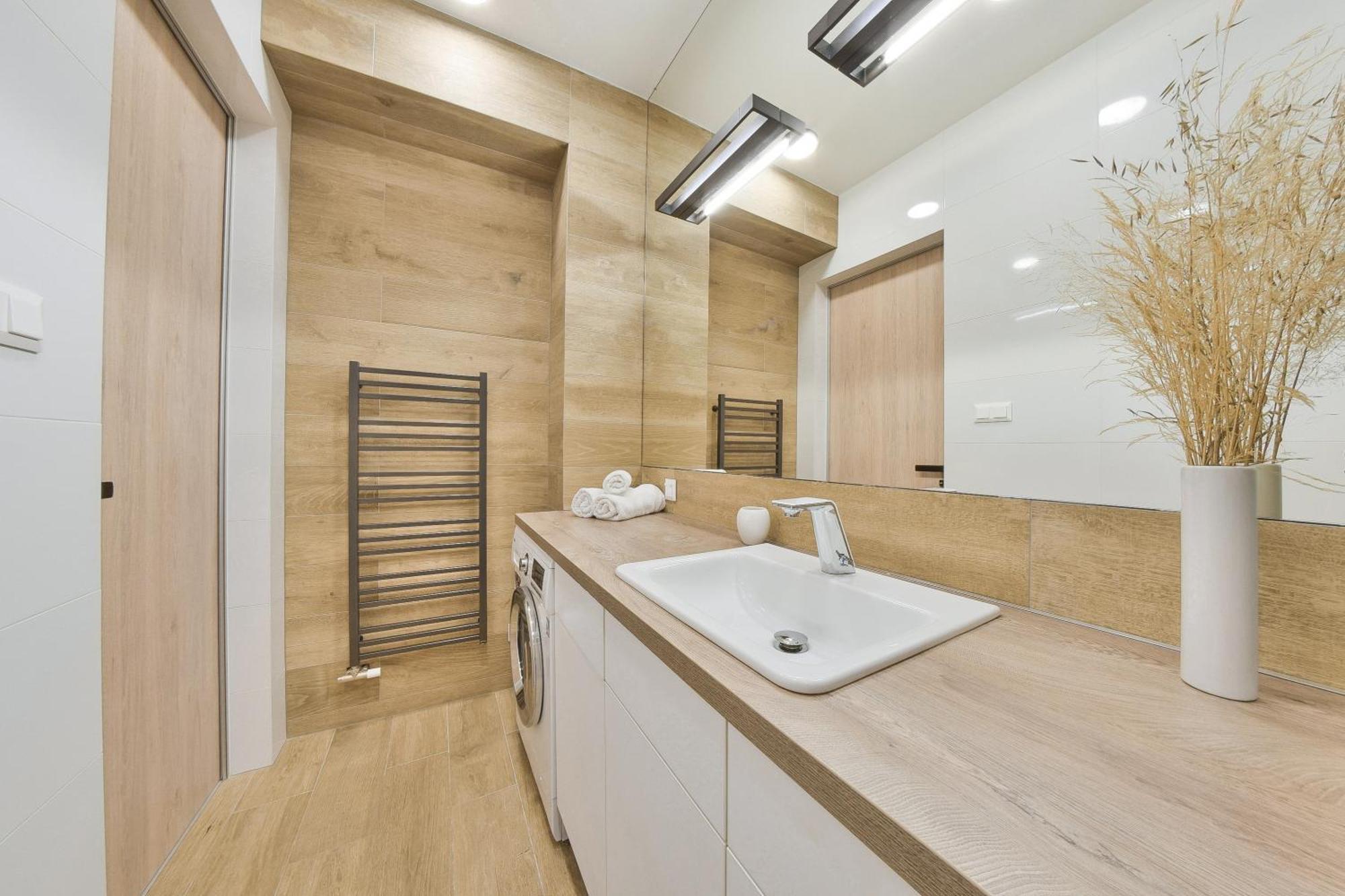 Chalupku - Luxurious Apartment 70M2 In Direct Centrum With Parking Included, Air-Conditioned, Balcony, Quiet Sleep, Best In Town Банска бистрица Екстериор снимка