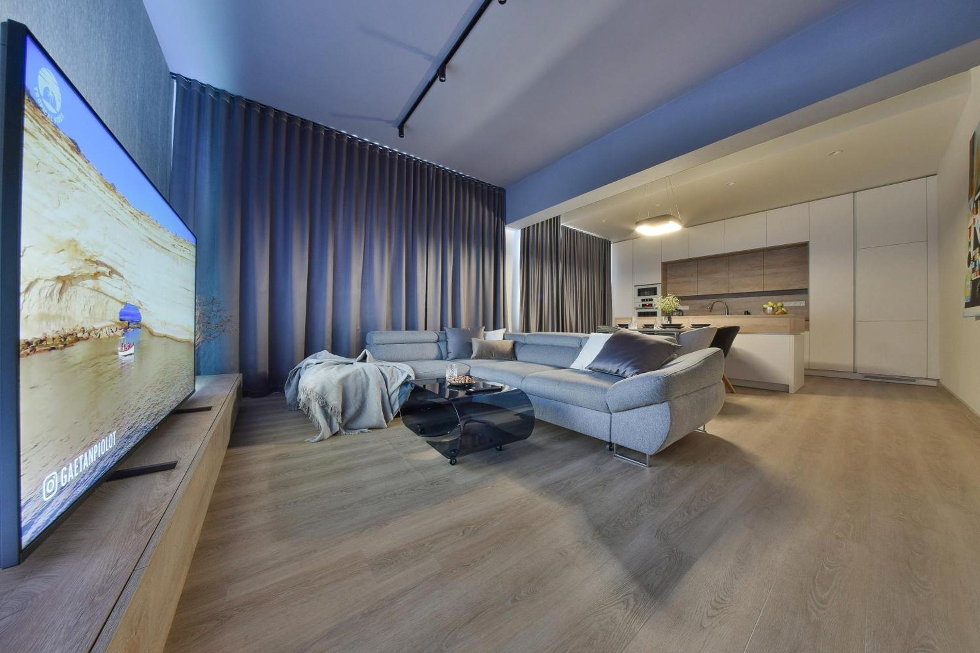 Chalupku - Luxurious Apartment 70M2 In Direct Centrum With Parking Included, Air-Conditioned, Balcony, Quiet Sleep, Best In Town Банска бистрица Екстериор снимка