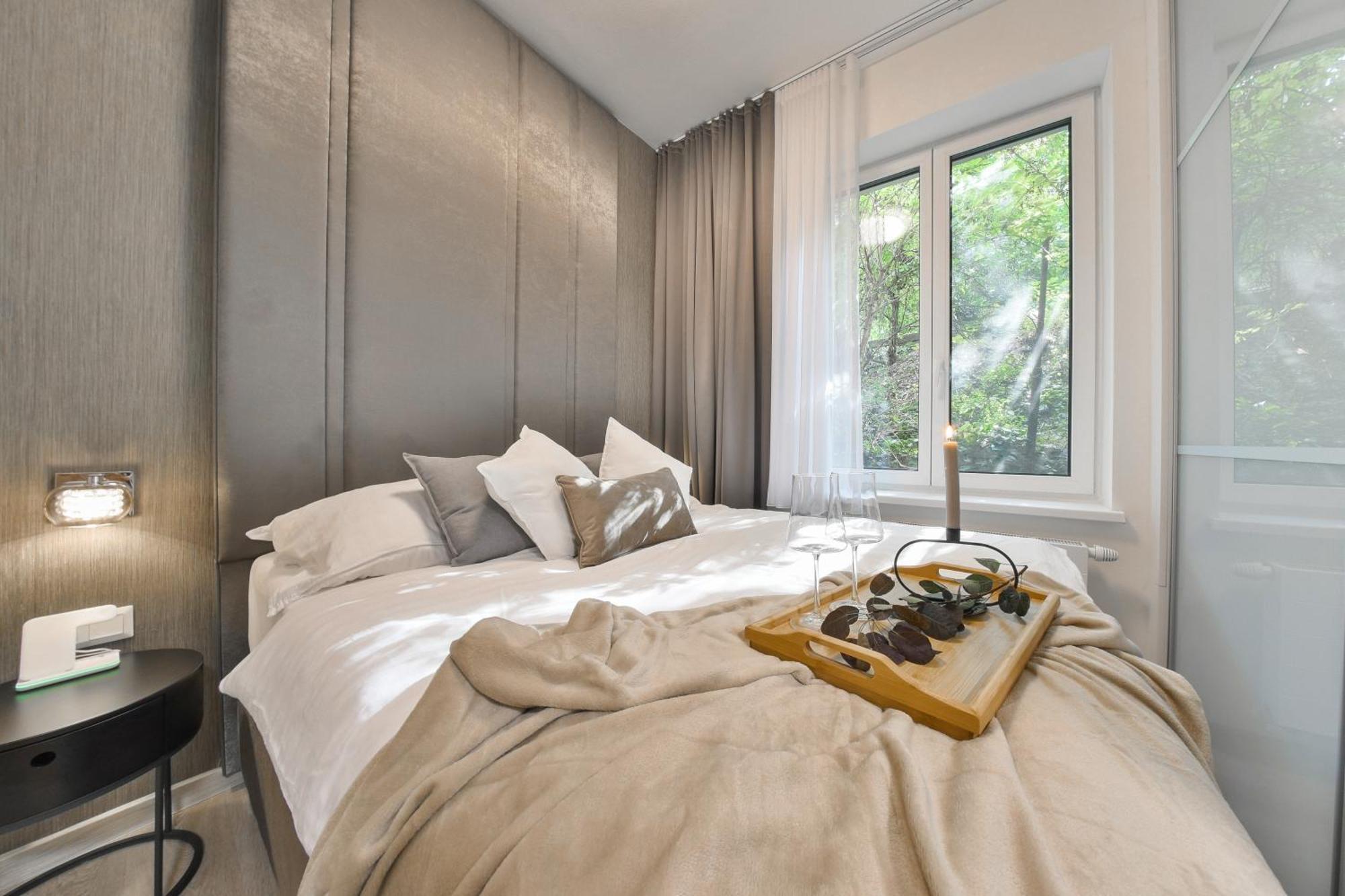 Chalupku - Luxurious Apartment 70M2 In Direct Centrum With Parking Included, Air-Conditioned, Balcony, Quiet Sleep, Best In Town Банска бистрица Екстериор снимка