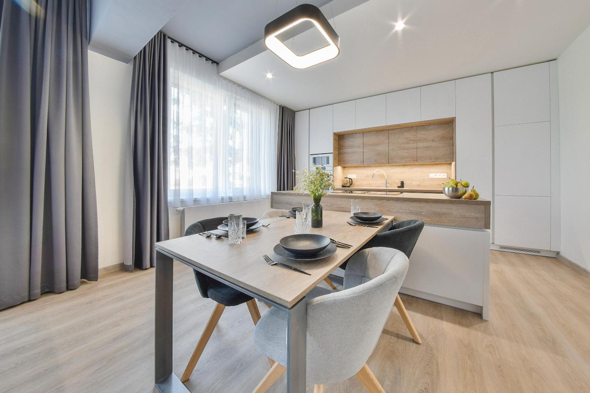 Chalupku - Luxurious Apartment 70M2 In Direct Centrum With Parking Included, Air-Conditioned, Balcony, Quiet Sleep, Best In Town Банска бистрица Екстериор снимка