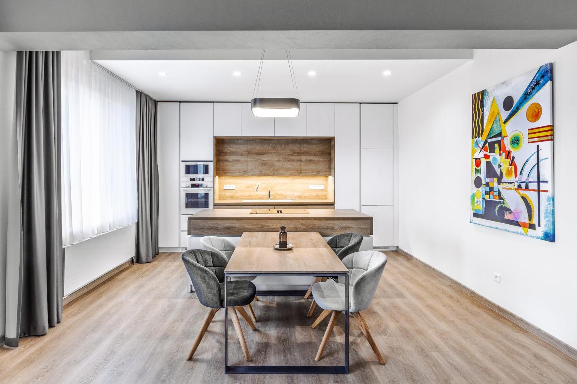 Chalupku - Luxurious Apartment 70M2 In Direct Centrum With Parking Included, Air-Conditioned, Balcony, Quiet Sleep, Best In Town Банска бистрица Екстериор снимка
