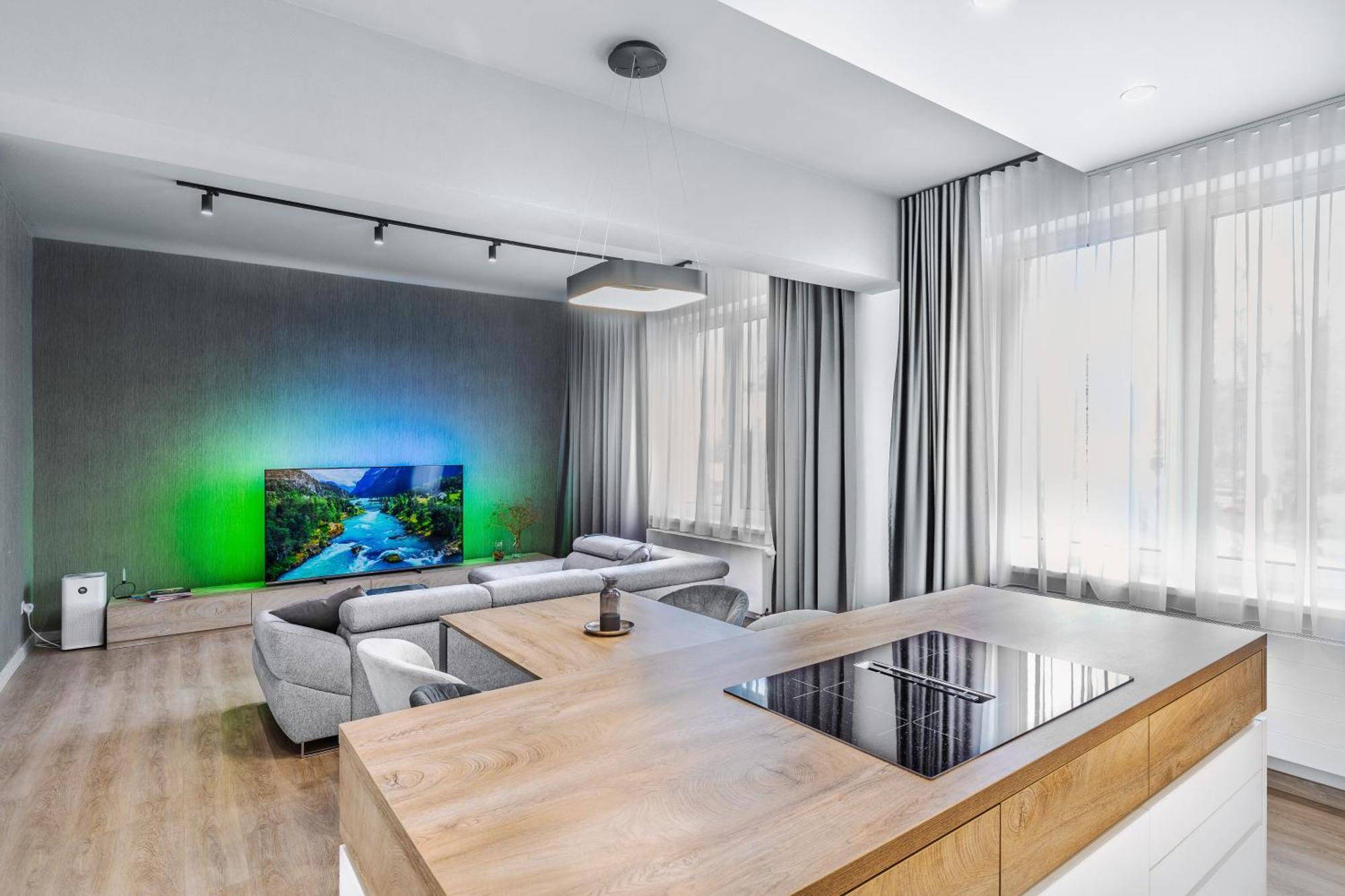 Chalupku - Luxurious Apartment 70M2 In Direct Centrum With Parking Included, Air-Conditioned, Balcony, Quiet Sleep, Best In Town Банска бистрица Екстериор снимка